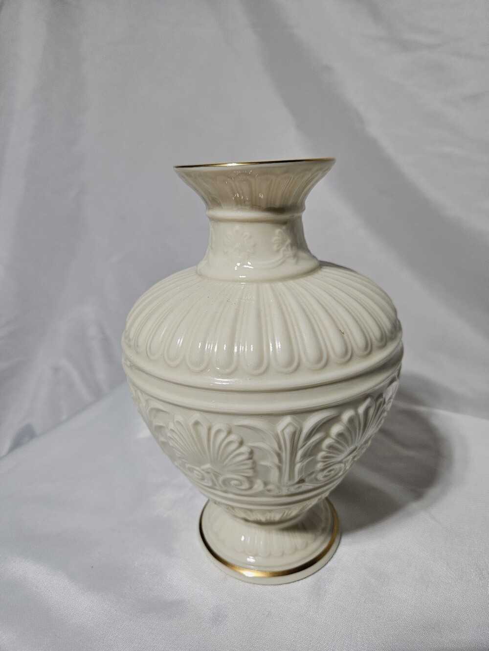 Vintage Lenox Athenian Collection Vase. Ivory Porcelian With Gold Trim Made USA